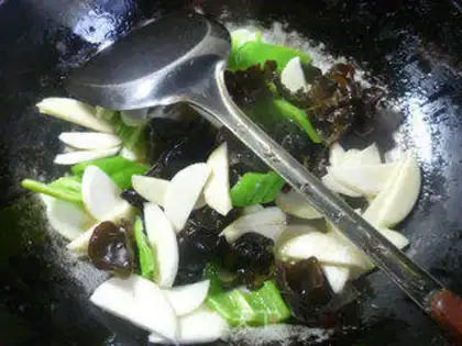 Make The green peppers, the black and white step 8