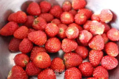 Make Strawberry sauce step 0
