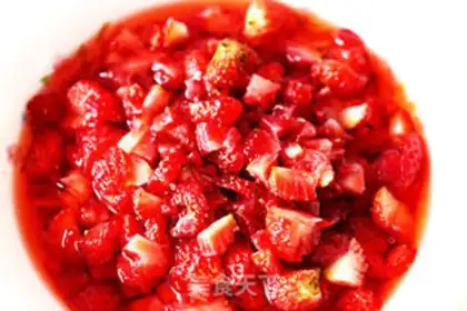 Make Strawberry sauce step 1