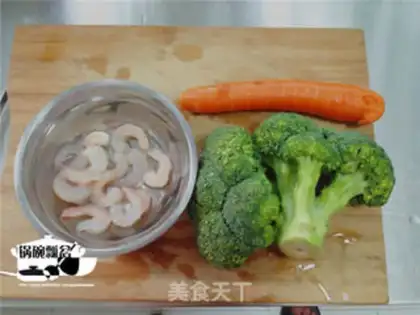 Make Cheese and shrimp and broccoli step 0