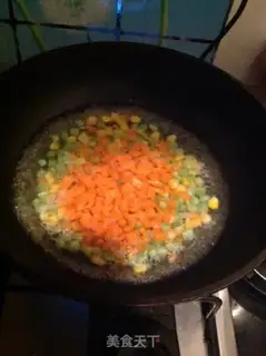 Make Pineapple ketchup fried rice step 4