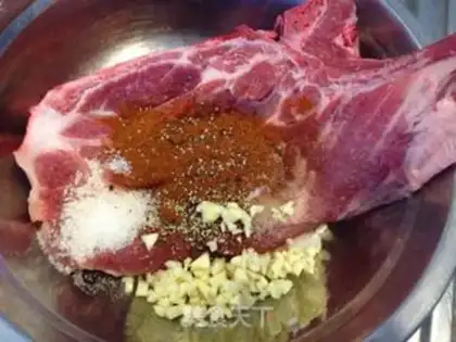 Make Tore the pork with apple salad step 0