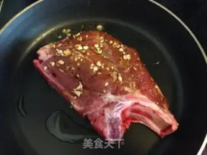 Make Tore the pork with apple salad step 1