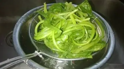 Make Garlic spinach step 4