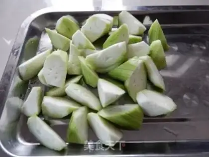 Make Flowers and melon soup step 1