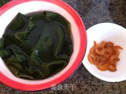 Make Little tofu seaweed soup step 0