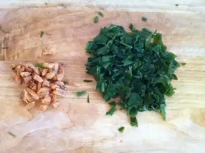 Make Little tofu seaweed soup step 1