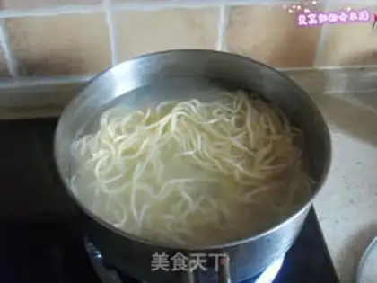 Make Tomato egg noodles step 1