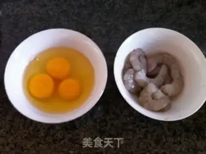 Make Shrimp fried eggs step 1