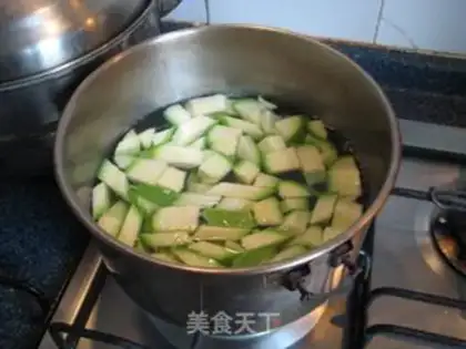 Make Cicada salad step 1