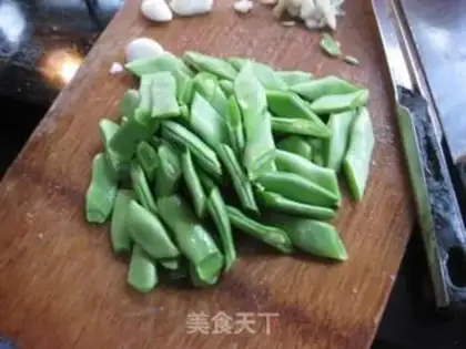 Make Cheese sauce, four season beans step 1