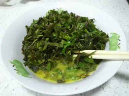 Make Fried eggs with sprouts step 3