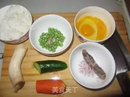 Make Five eggs of fried rice step 0