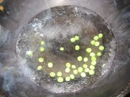 Make Five eggs of fried rice step 2