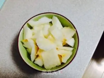 Make Pineapple Sydney shake step 3
