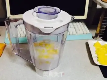 Make Pineapple Sydney shake step 5