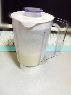 Make Pineapple Sydney shake step 6