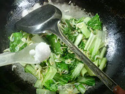 Make Shrimp-skinned cabbage step 5