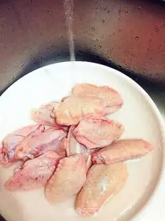 Make Garlic chicken on the wing step 1