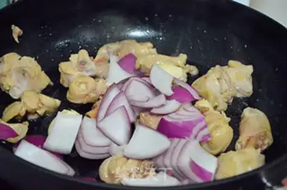 Make Tomato curry chicken step 4