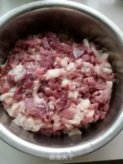 Make Taiwan-style sausage step 1