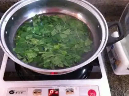 Make Celery leaf corn noodles step 0