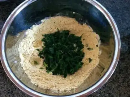 Make Celery leaf corn noodles step 3