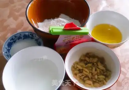 Make A raisin maffle cake step 0
