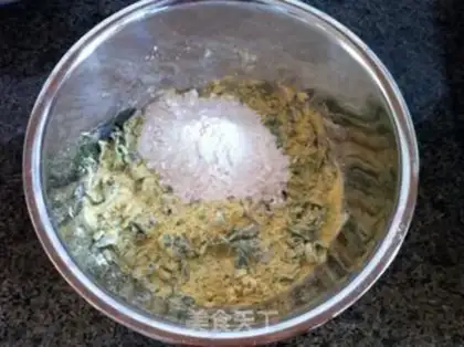 Make Celery leaf corn noodles step 4