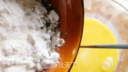 Make A raisin maffle cake step 4