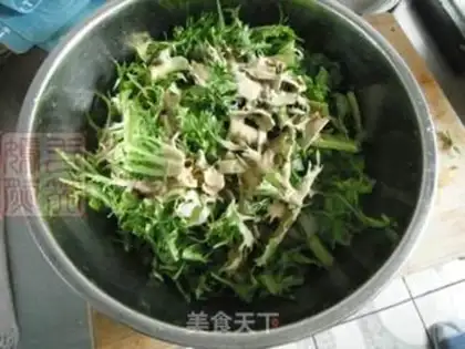 Make Slurpy with a chrysanthemum step 4