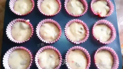 Make A raisin maffle cake step 5
