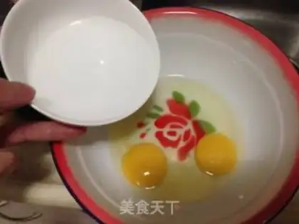 Make Cracking eggs step 2