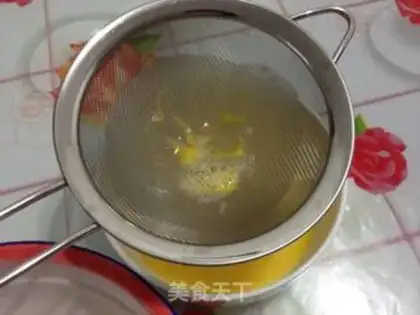 Make Cracking eggs step 3