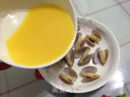 Make Cracking eggs step 4