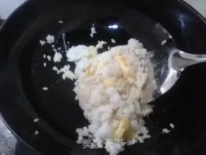 Make Tea and egg fried rice step 1
