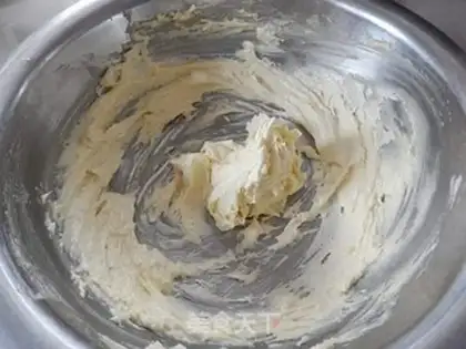 Make Rose heart-shaped cookies step 3
