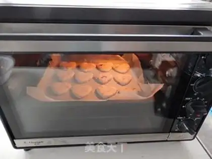 Make Rose heart-shaped cookies step 10