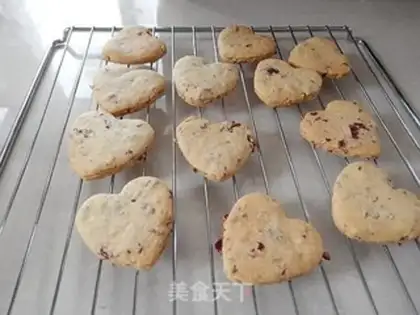 Make Rose heart-shaped cookies step 11
