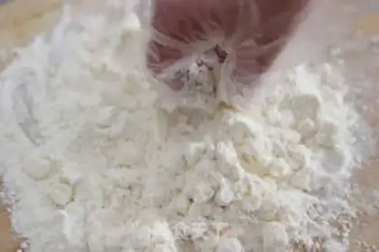 Make Strawberry cheese pie step 1