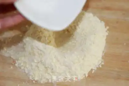 Make Strawberry cheese pie step 3