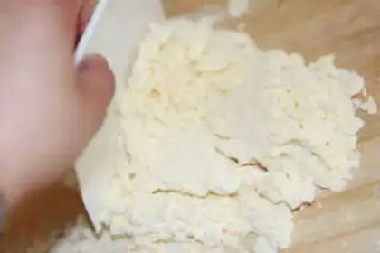 Make Strawberry cheese pie step 4