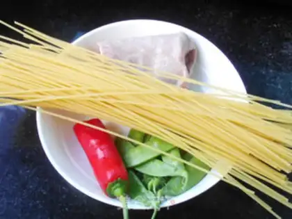 Make Black pepper beef pasta step 0