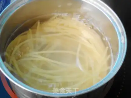 Make Black pepper beef pasta step 1