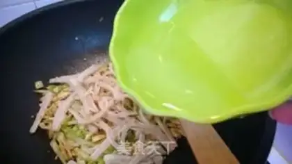 Make Fried eggs step 4