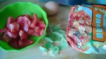 Make Tomato egg fried noodle step 0