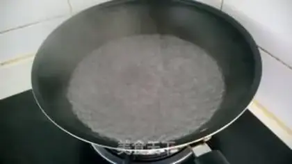 Make Tomato egg fried noodle step 1