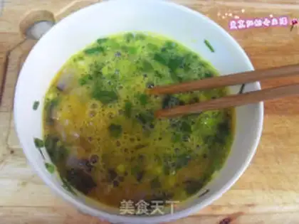Make Scrambled eggs step 1