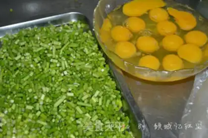 Make Scrambled eggs step 2