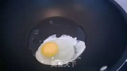 Make Tomato egg fried noodle step 4